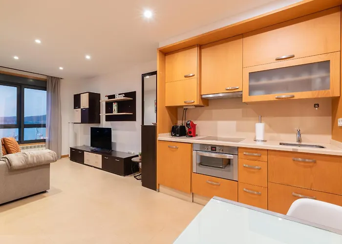 Deluxe By Aragon * Vigo